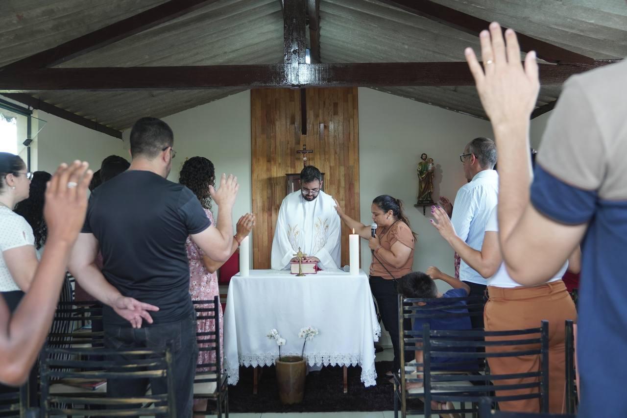 Entronização de Jesus Eucarístico no Recanto São José Entronização de Jesus Eucarístico no Recanto São José